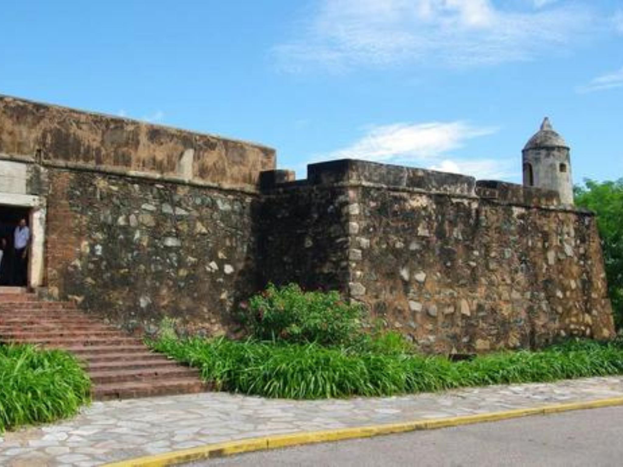 Guía turística TARBAY – Descubre el Castillo Santa Rosa