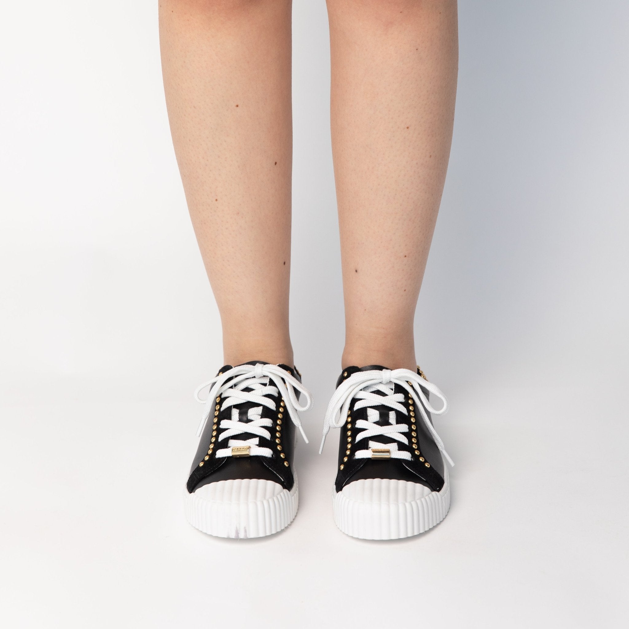 Verona Sneakers - Black Flats FW25