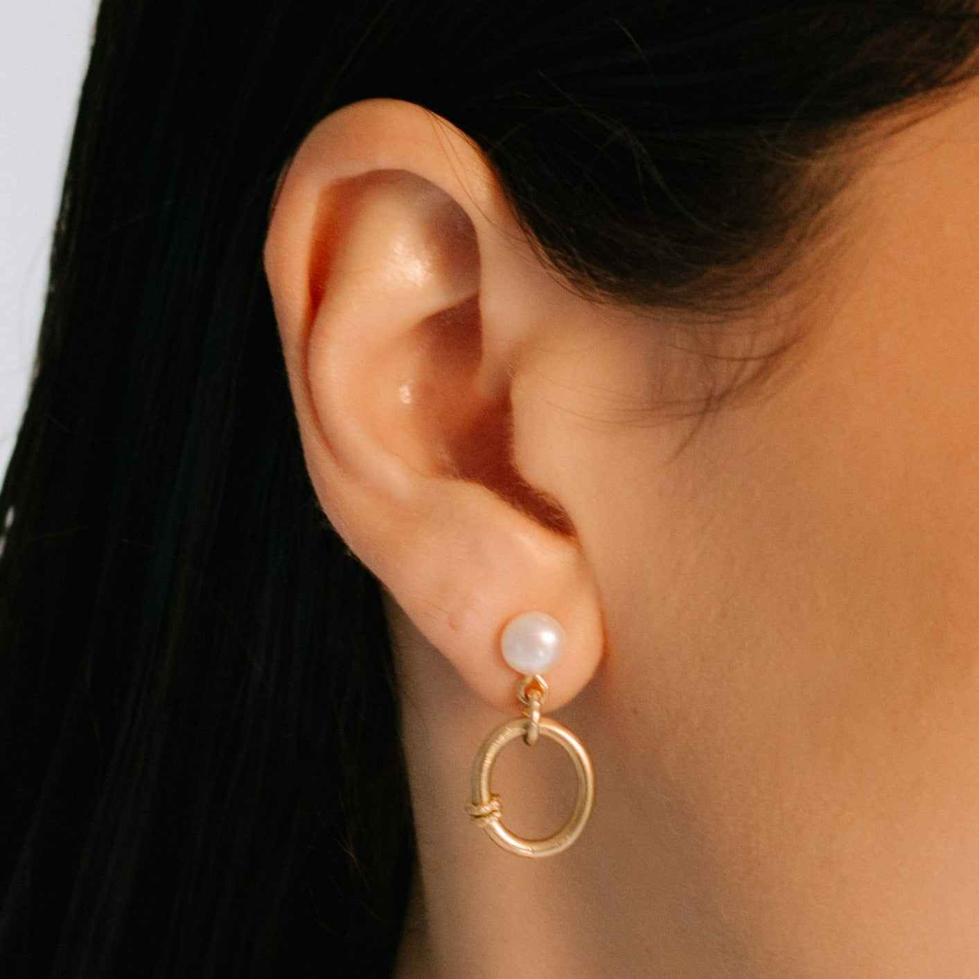 Tina Dangle Earrings (20mm) - Pearl
