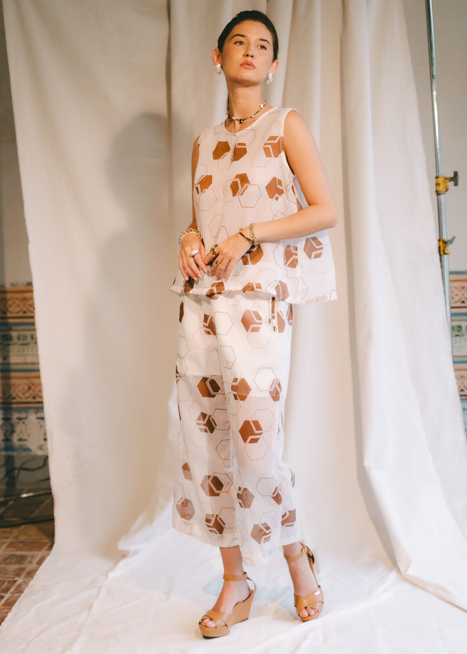 Azucena Pants - White & Tan Hexagon Print