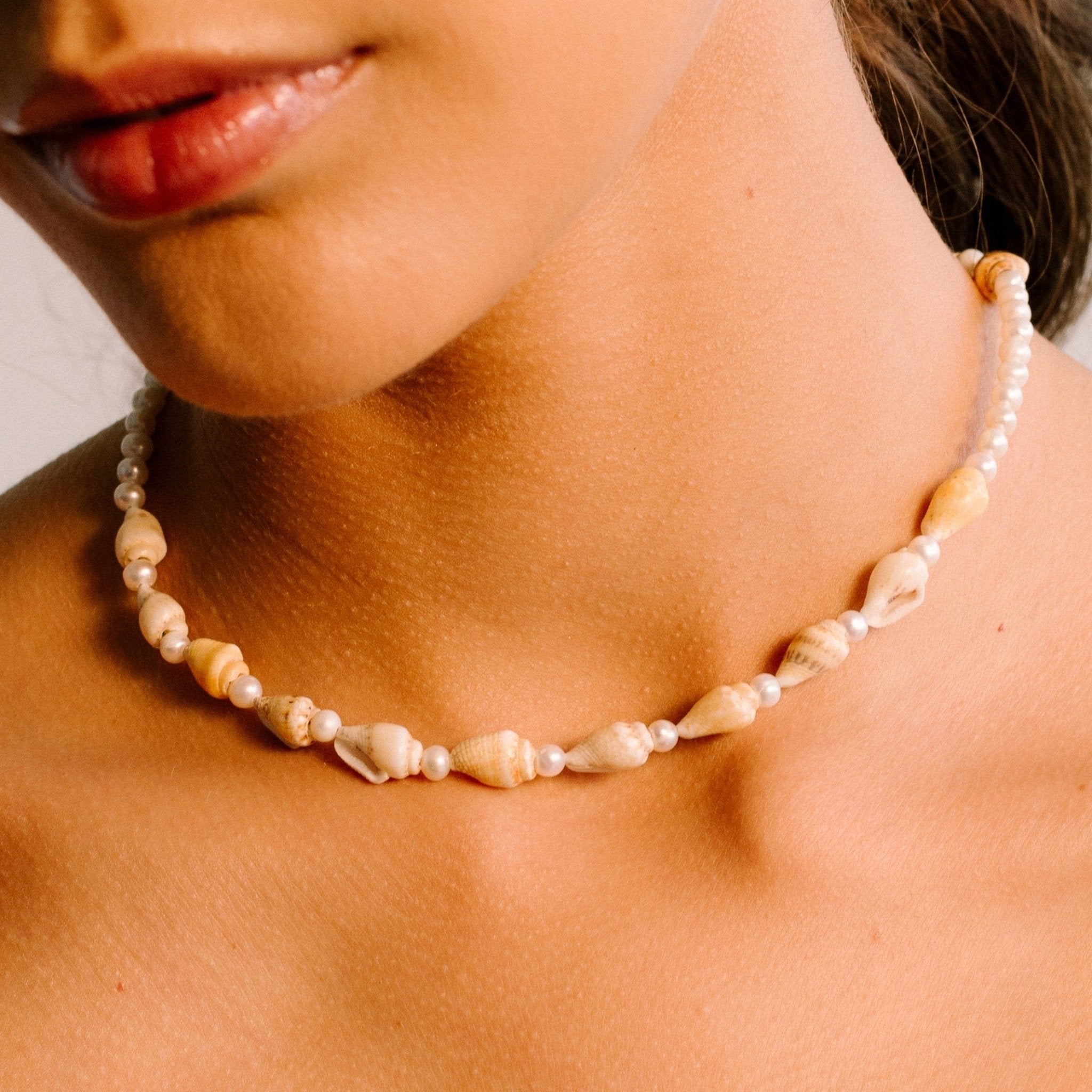 Lesma Necklace #1 - White Pearl Necklaces TARBAY